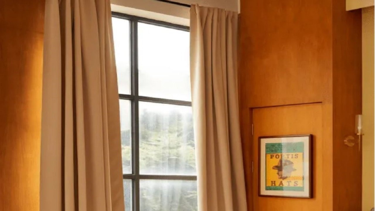 Understanding the Characteristics of Soundproof Blackout Curtains